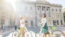 巴塞隆纳360°电动自行车之旅,含蒙特惠奇缆车票和帆船之旅