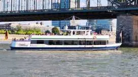 Du ngoạn ngắm cảnh thành phố Bonn trên sông Rhine