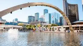 90-minute Toronto   express city tour with photo stop at City Hall