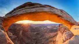 Audio-guided driving tour to Canyonlands National Park