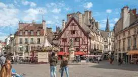 Self guided tour with interactive city game of Dijon