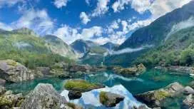Easy hike to Bondhus Glacier Lake with lunch in Rosendal from Bergen