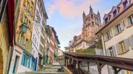 Lausanne walking tour and chocolate tasting with a local