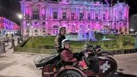 Retro sidecar tour by night