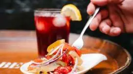 Tapas and wine self-guided tour in Cádiz
