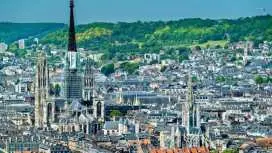 Rouen city highlights walking tour with a local guide