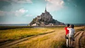D-Day Beach and Mont Saint-Michel Guided Day Tour from Paris
