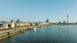 1-Hour Guided Walking Tour of Düsseldorf in German