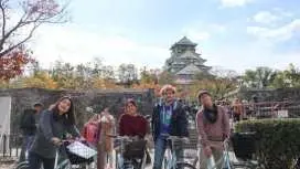 骑自行车游览大阪城和公园