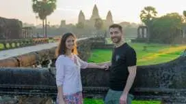 Khám phá bình minh Angkor bằng xe Vespa.