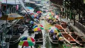 Damnoen Saduak Floating Market and Maeklong Railway Market guided tour