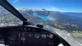 ウィスラー:ウェッジマウンテン上空を巡る氷河ヘリコプターツアー|カナダ
