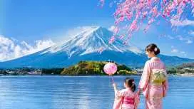 【富士山人気チェックインスポットを巡る日帰りツアー】新倉山浅間公園、氷川時計店、忍野八海、河口湖、ローソン(東京または新宿発)