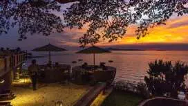 泰国芭达雅|The Sky Gallery 海景餐厅订位|悬崖海景夕阳・人气泰式料理