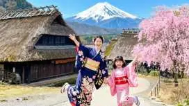 Mount Fuji's Four Great Scenic Spots Day Tour: Arakurayama Sengen Park, Saiko Root Field, Oshino Hakkai, and Lake Kawaguchiko (Depart from Tokyo or Shinjuku Station)