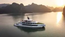 從河內出發:五星級豪華觀光遊輪暢遊下龍灣和蘭哈灣,並享用美味午餐