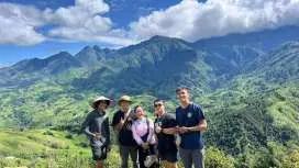 沙坝健行:跟随当地向导探索梯田和民族村落