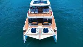 Nha Trang Luxury Yacht Experience – Premium Buffet, Snorkeling & Ocean Adventures
