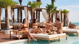 Pattaya: Sina Beach Floating Club | Thailand