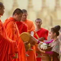 【香港潑水節2026】泰國傳統供僧儀式及聖水祝福|KKday獨家免費登記入場