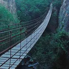 Sierra Nevada: Hành trình khám phá thác nước, hang động và cầu đá kết hợp dã ngoại | Tây Ban Nha