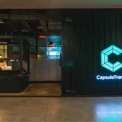 吉隆坡國際機場(KUL) | Terminal 2 | CapsuleTransit 
(吉隆玻國際機場 2 號客運大樓 - 陸側) | 貴賓室服務