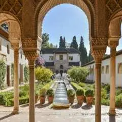 Alhambra Guided Tour and Science Park Entry in Granada