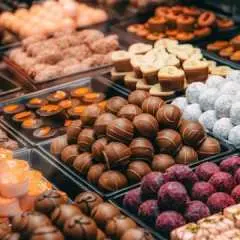 Zurich chocolate hunting tour with a local