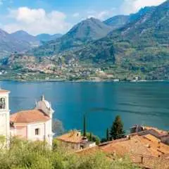 Franciacorta and Lake Iseo from Milan with wine tasting and optional cruise