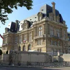 Trò chơi ngoài trời "Chiếc vòng cổ bị đánh cắp" ở Versailles.