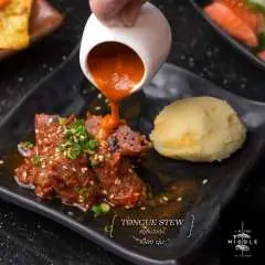 中间由 Kaizen - Ladprao Hills | 拍摄凤裕庭
