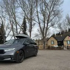 Calgary city center and airport transfer services | Private private charter car transfers | Hotel transfers