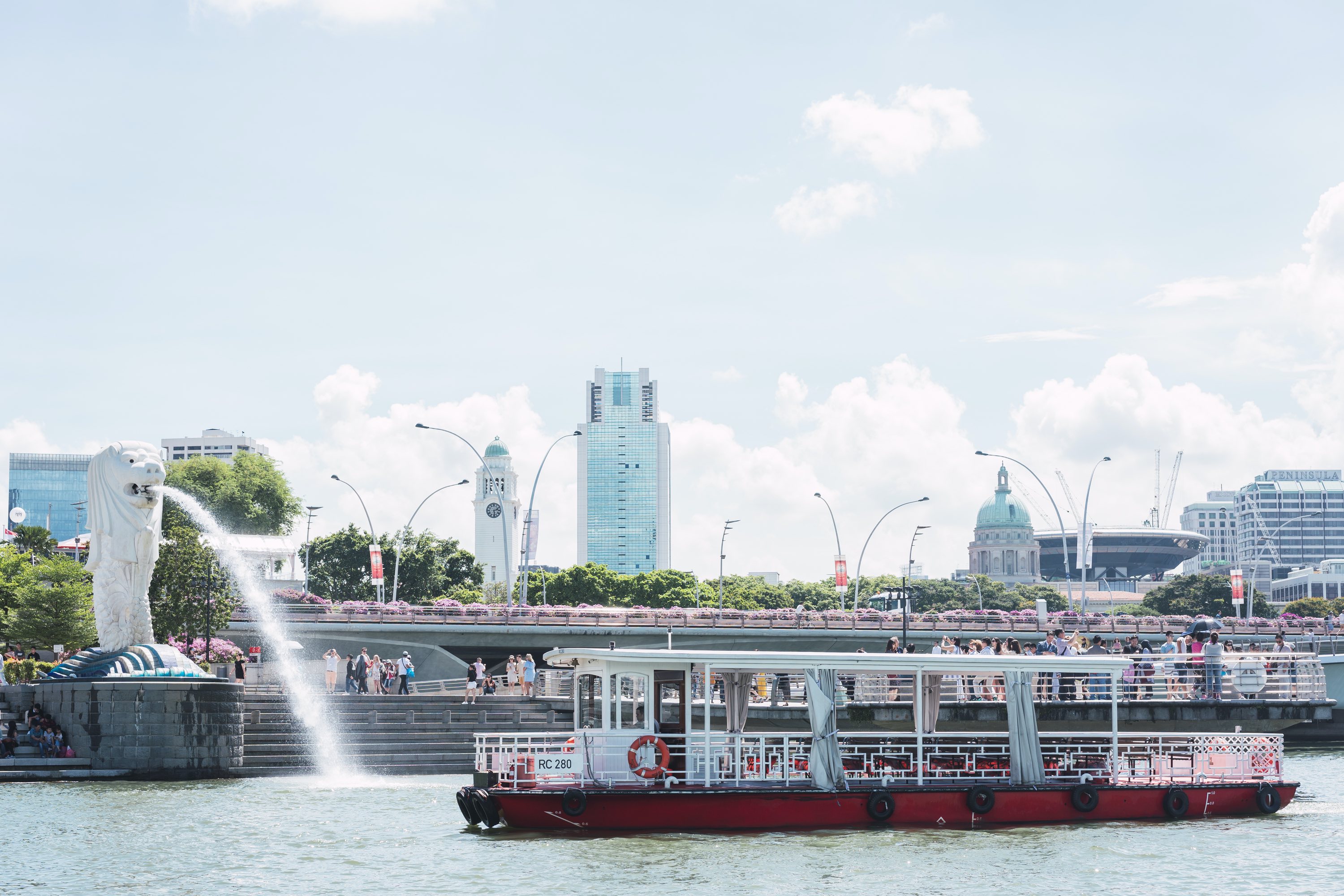 新加坡滨海湾金沙购物中心（The Shoppes at Marina Bay Sands）木船游行- KKday
