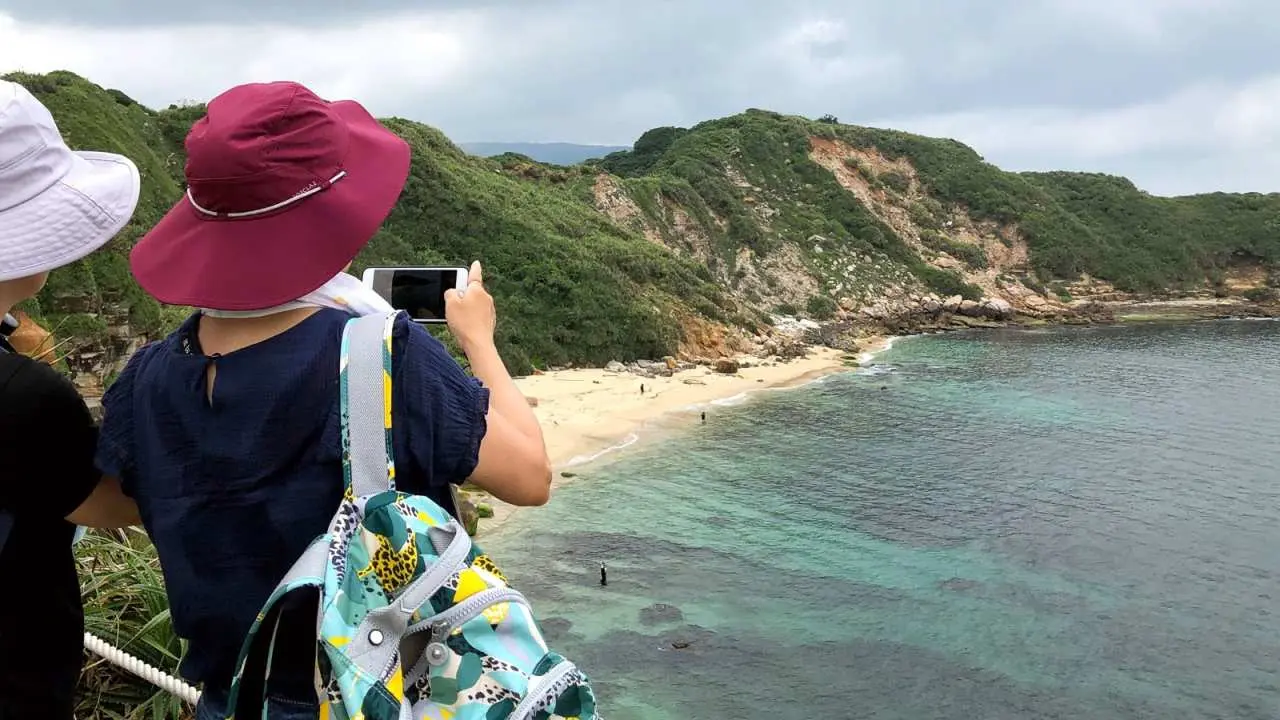 [Must-see in Taipei] One-day transfer on Taiwan's North Coast | Laomei Green Stone Trough, Yehliu, Jinshan Mysterious Coast, Fuguijiao Lighthouse | Departing from Taipei/New Taipei