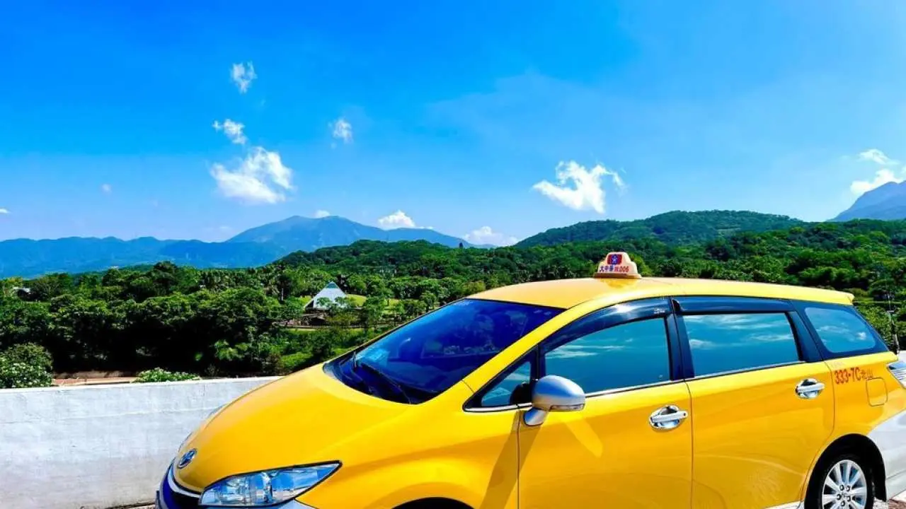 Taipei | Yangmingshan chartered car/Tsui chartered one-day tour | Zhuzi Lake, Qingtiangang, Forbidden City, Hongmao City, Shilin Night Market, Geothermal Valley