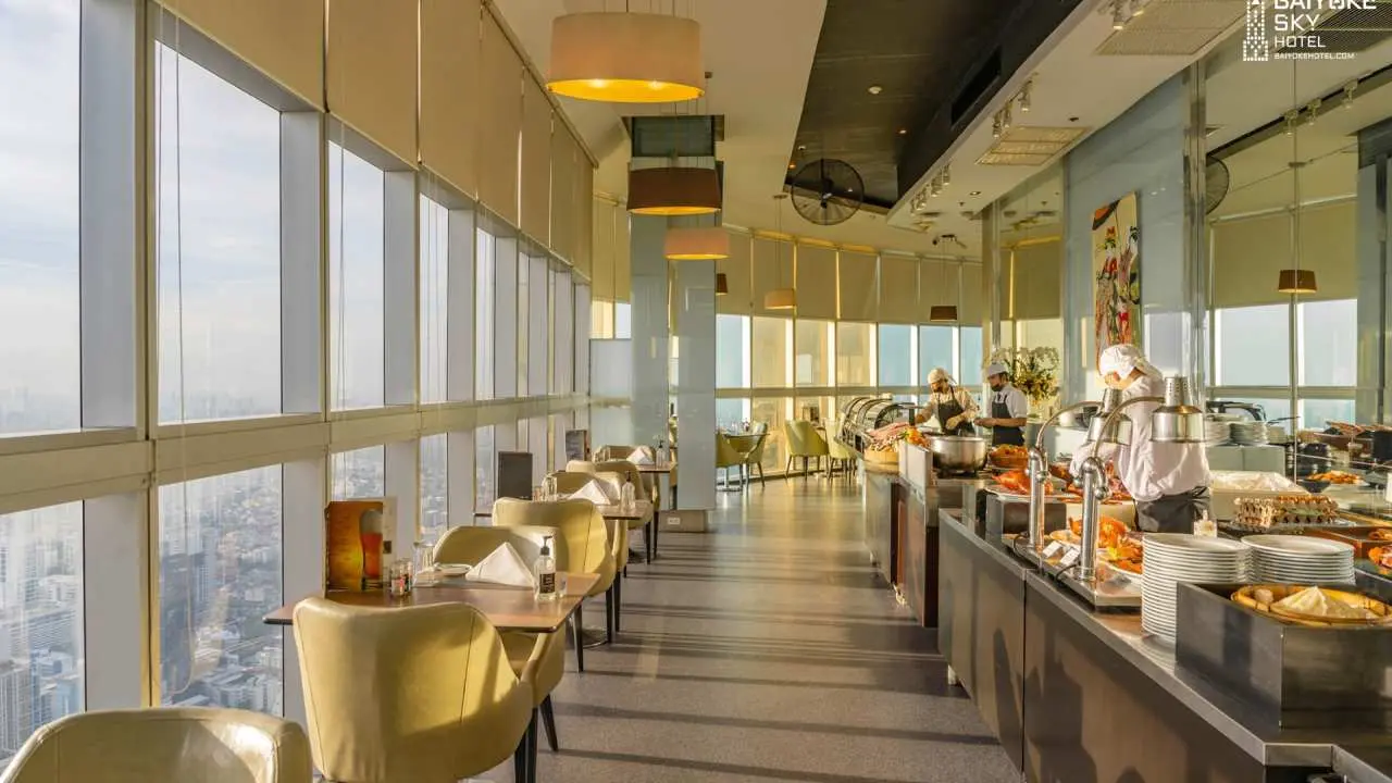 彩虹雲霄酒店 82 樓自助餐由 Crystal Grill 提供 |曼谷