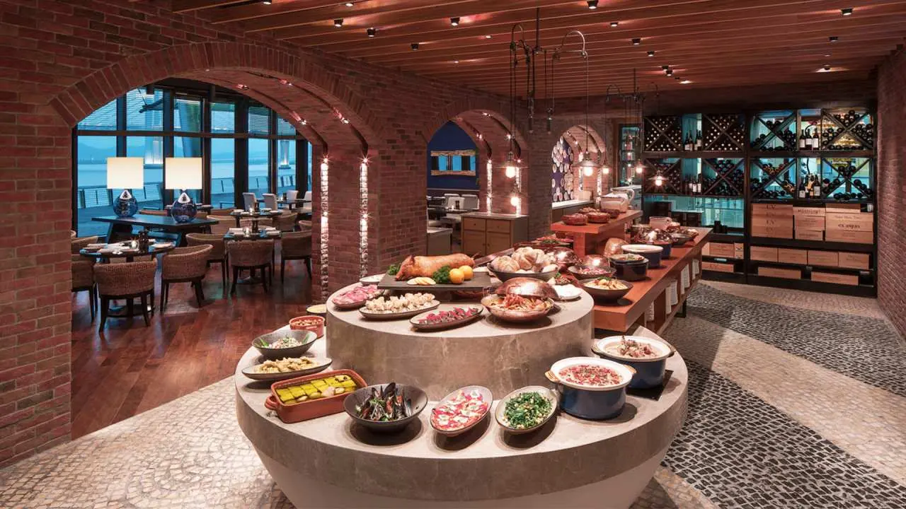 [Macau Special Offer] Macau Tower Royal Grape Cuisine Tromba Rija | Buffet Lunch, Buffet Dinner, Afternoon Tea | Tickets with Macau Tower Observation Level | Macau International Fireworks Festival Package