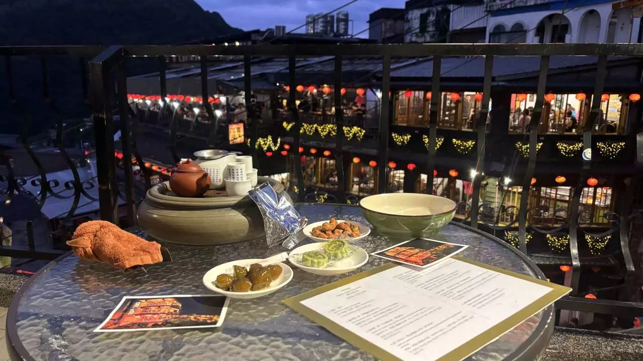 [Jiufen Teahouse Recommendation] New Taipei Jiufen Haiyuelou Teahouse | Afternoon tea experience with beautiful mountain city view