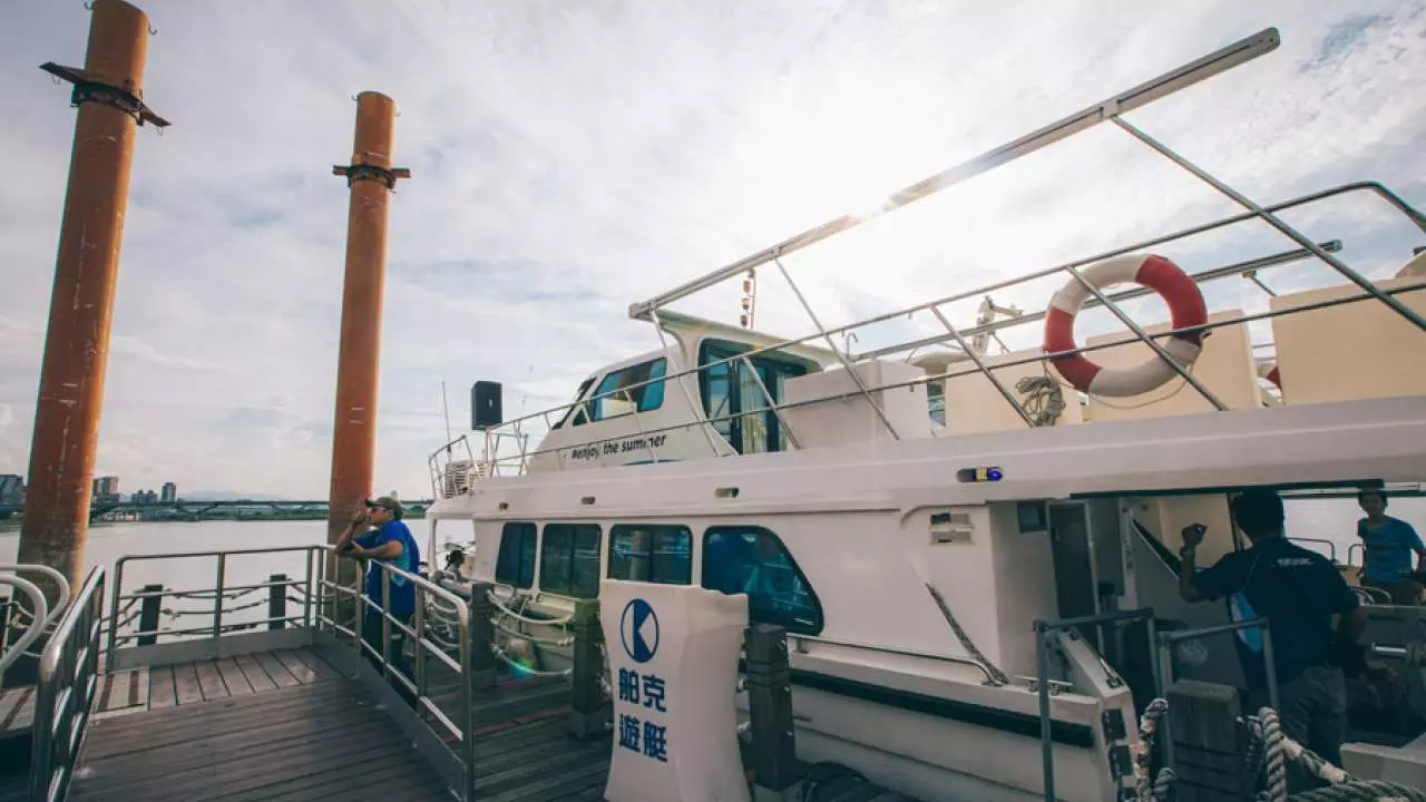 Taipei Dadaocheng Wharf | Tamsui River Tour | Sunset Flight to the Estuary (Departure time may be slightly adjusted depending on the tide)
