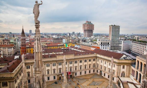 Exclusive guided tour of Milan with La Scala Duomo Square and the Galleria