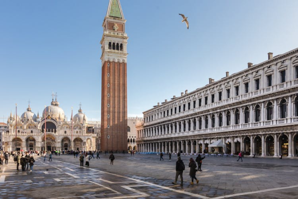 Walking tour of Venice with old Royal Palace and skip-the-line tickets to the Doge's palace