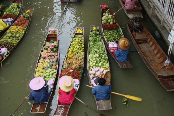 Maeklong Railway & Damnoen Saduak Floating Tour: Iconic Thai Markets
