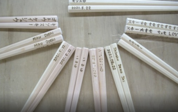 選擇木頭和長度,體驗用刨子製作筷子!這是日本唯一可以親手製作原創筷子的體驗! |長野/安曇野【只有日語和英語】