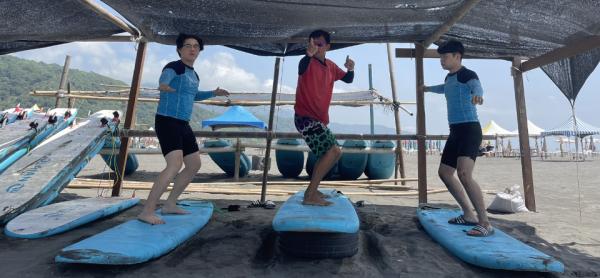 宜蘭烏石港衝浪|海盜衝浪 - 衝浪板、趴板租借|衝浪教學體驗