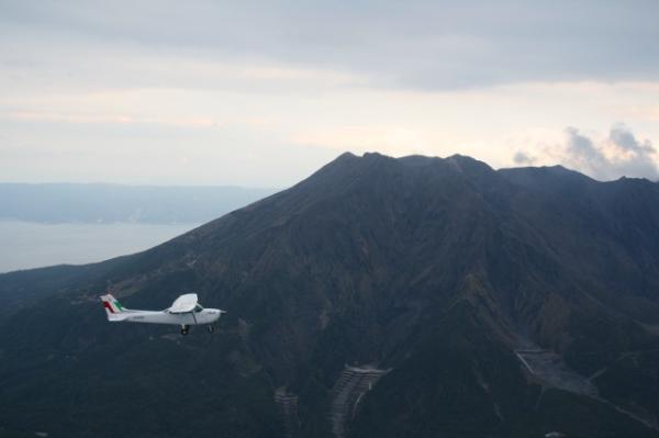 新日本航空 強大的全景!預約白天遊覽「火山享受路線(櫻島+霧島連峰)」(鹿兒島霧島/包車)