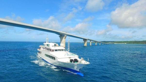 Luxury lunch cruise reservation on the prefecture's first underwater observation cruise ship "Mont Blanc" (Okinawa Miyakojima Cruising)