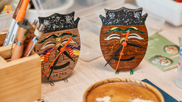 韓國首爾 |製作傳統面具和貓頭鷹形狀的手錶