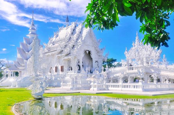 Chiang Rai, Thailand | One-day guided tour of the White, Black and Blue Temple, Sinha Tea Garden, Long Neck Tribe, and Golden Triangle River Tour from Chiang Mai | One person can depart