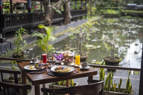 烏布迪吉瓦普利撒拉瓦提酒店 ( Puri Saraswati Dijiwa )的蓮花咖啡館( The Café Lotus )|印尼峇裡島