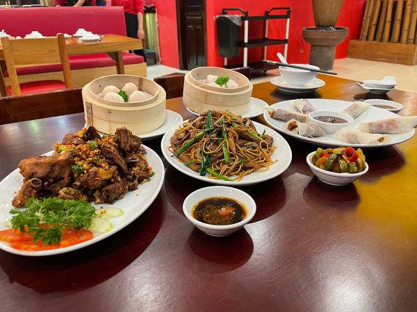巴赫餐廳的中式套餐 - 富國島大世界香港美食:北京烤鴨、點心 |越南